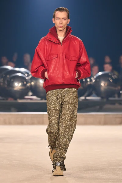 Look 28